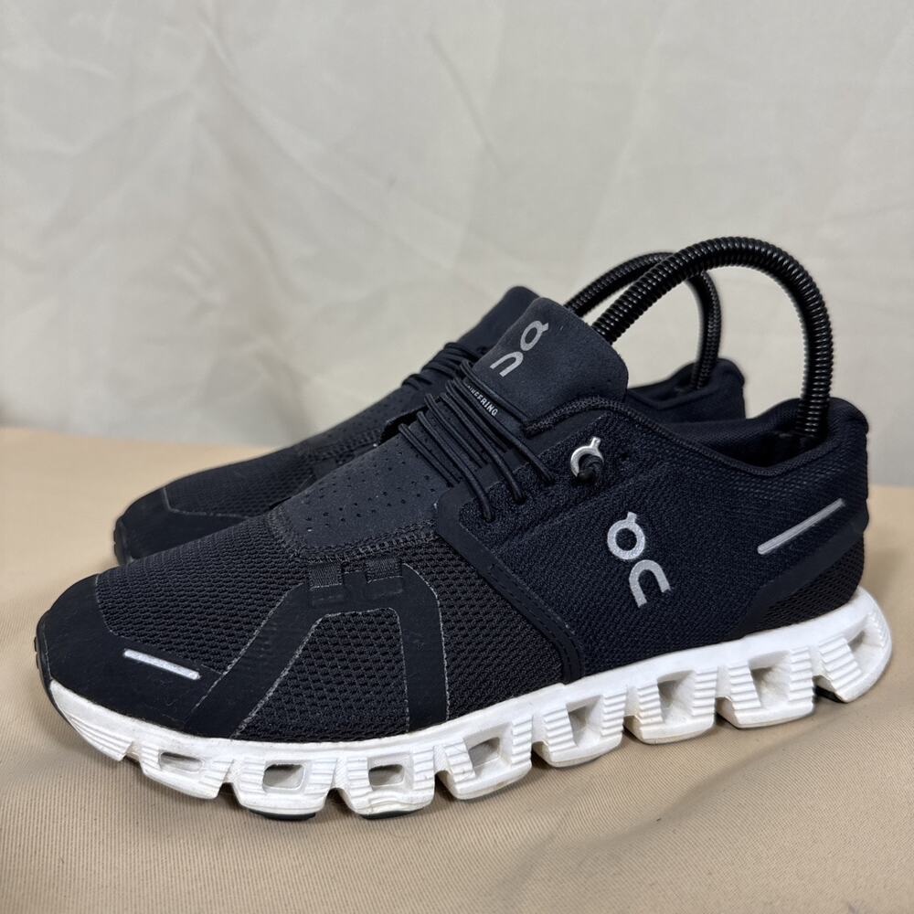 On Cloud 5 Womens 6.5 Black White Running Shoes CloudTec Speed Laces Sneakers